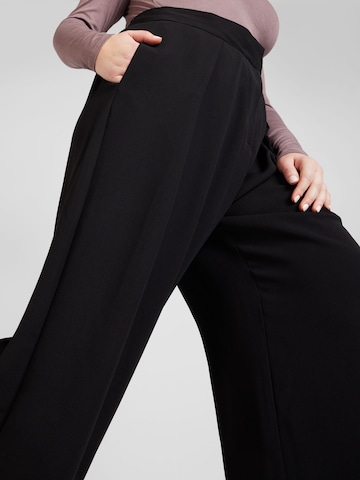 River Island Plus - Pierna ancha Pantalón plisado en negro