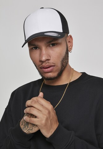 Flexfit Cap in Black: front