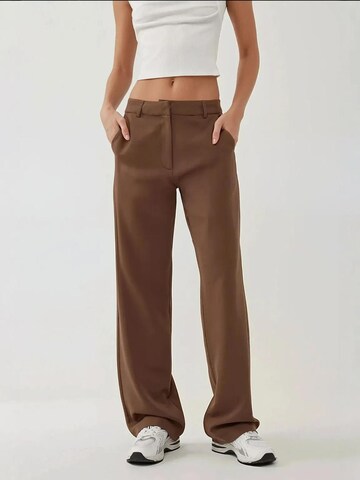 Hiccup Regular Hose in Braun: Vorderseite