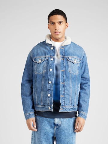 Tommy Jeans Φθινοπωρινό και ανοιξιάτικο μπουφάν σε μπλε: μπροστά