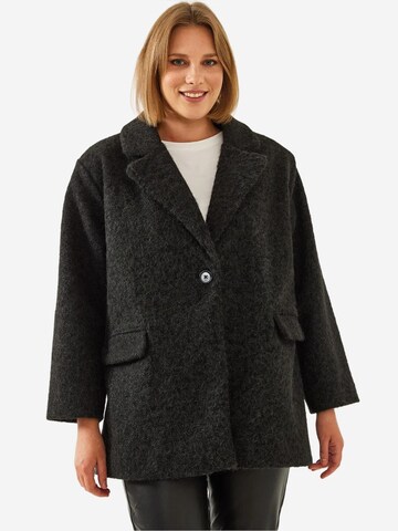 Cappotto di mezza stagione di Bianco Lucci in nero