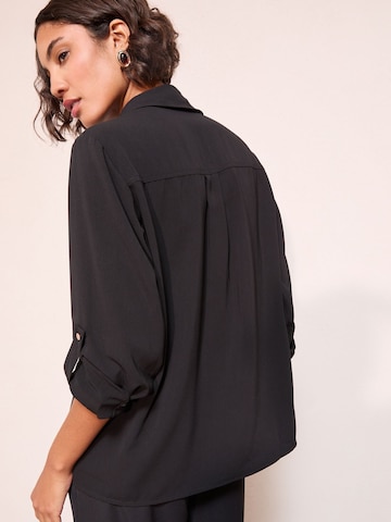 Bluză de la Friends Like These pe negru