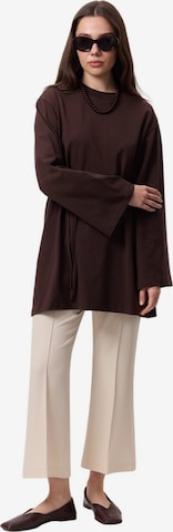 MANUKA Shirt in Braun: Vorderseite