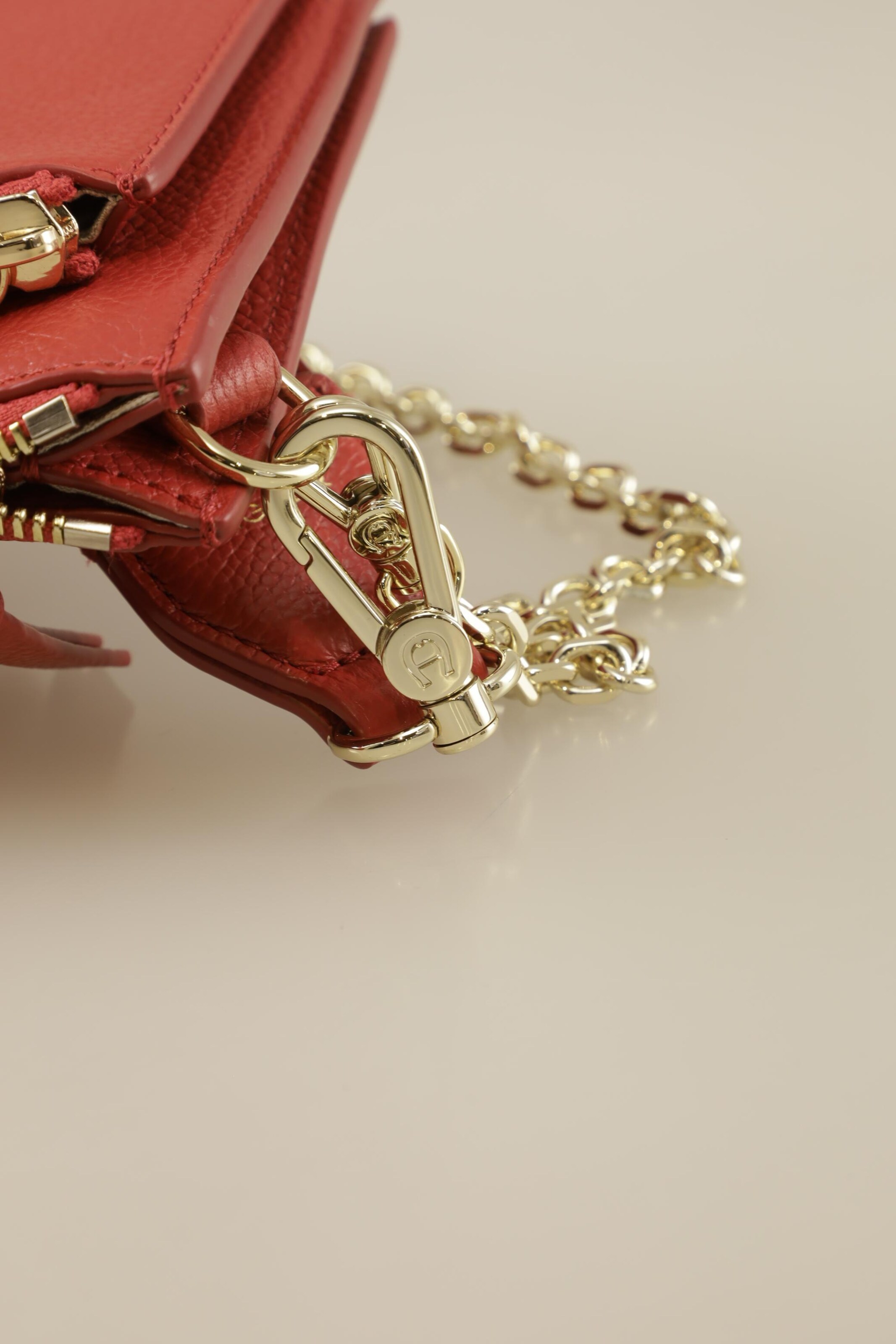 AIGNER Bag in One size in Red