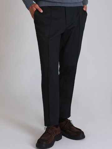 Lufian Slimfit Chino in Zwart: voorkant