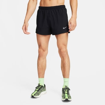 NIKE Regular Sportbroek 'FAST' in Zwart: voorkant