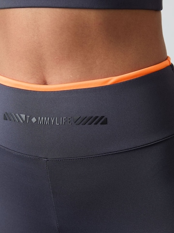 Completo sportivo di Tommy Life in grigio