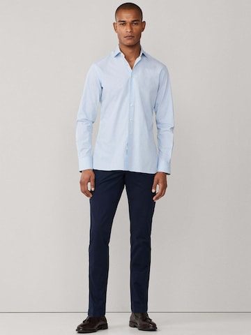 Coupe slim Pantalon chino Hackett London en bleu