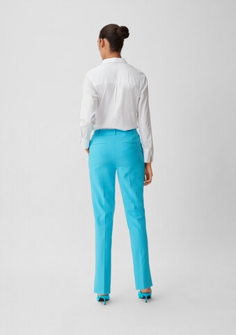 Coupe slim Pantalon à plis COMMA en bleu : derrière
