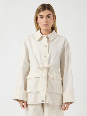 Veste mi-saison 'YASLISA' YAS en beige : devant