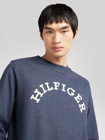 TOMMY HILFIGER Sweatshirt i blå