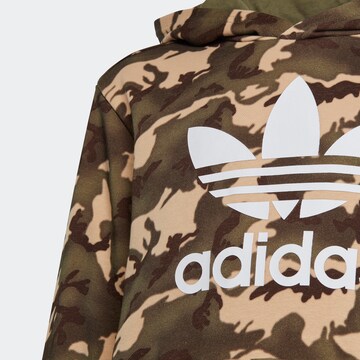 ADIDAS ORIGINALS Sweatshirt 'Camo' i grön