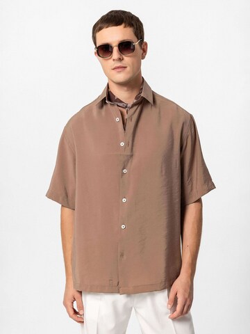 Antioch Comfort Fit Πουκάμισο 'Oscar' σε καφέ: μπροστά