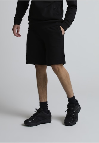 Alessandro Zavetti Regular Trousers 'Cenerello' in Black: front