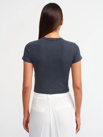 Dilvin T-Shirts in Grau