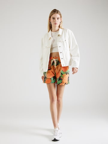 TOPSHOP Regular Shorts in Orange