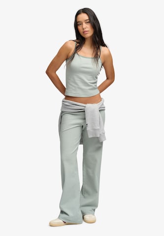 Superdry & Co Top 'Athletic Essentials' in Groen