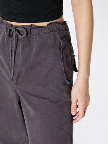 TOPSHOP Tapered Trousers in Grey