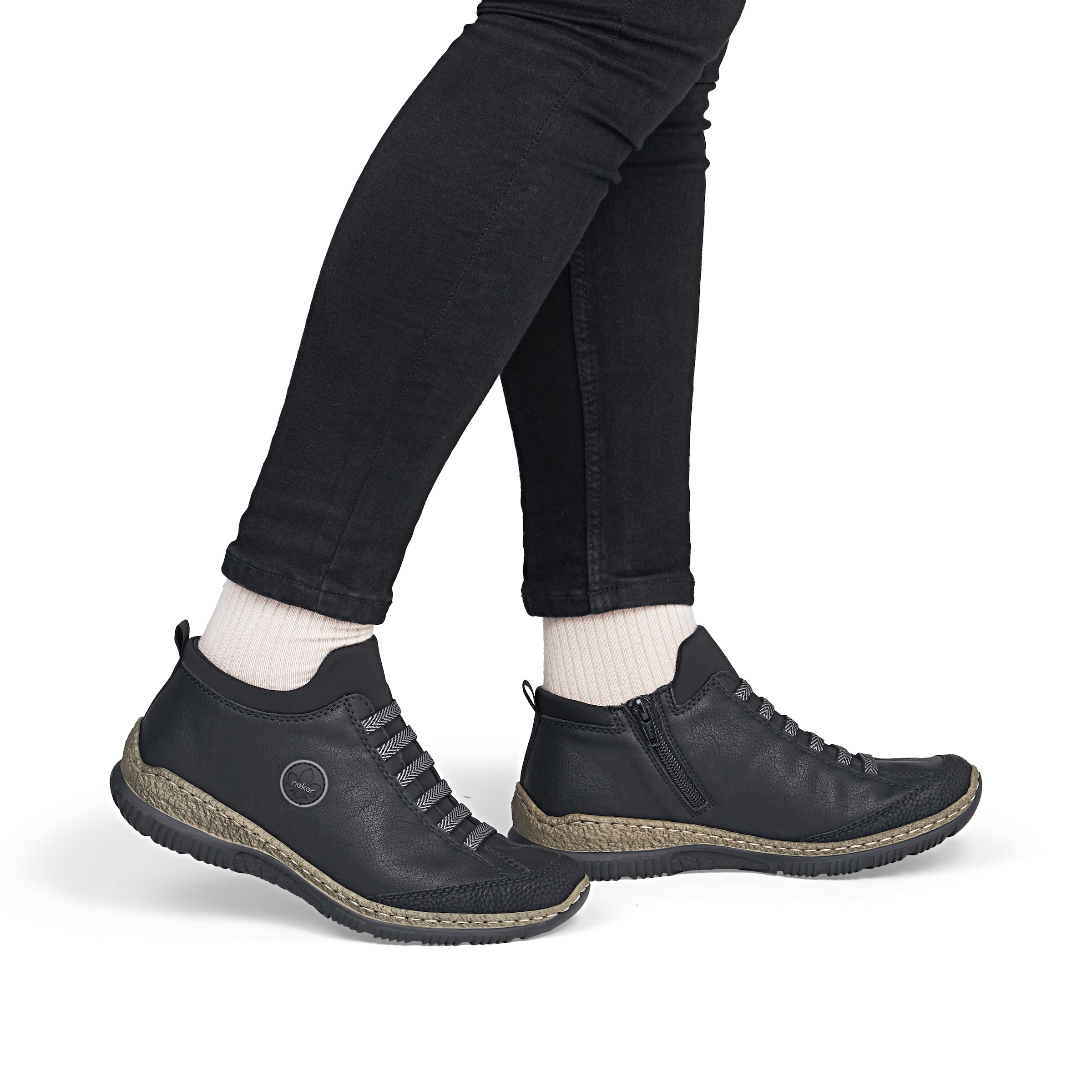 Slip on Rieker en noir : devant