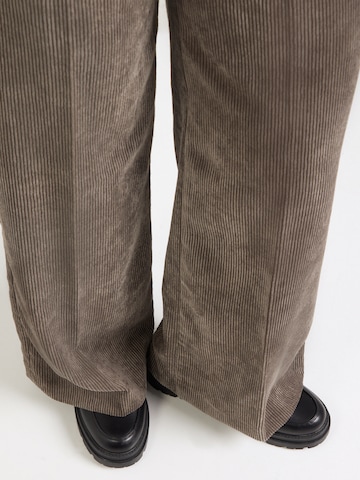 Wide leg Pantaloni con piega frontale 'BEFORE' di DRYKORN in grigio