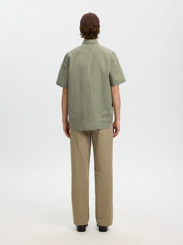 Coupe regular Chemise 'SLHCLAY' SELECTED en vert
