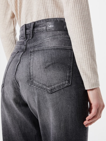 G-Star RAW Tapered Mom Jeans 'Janeh' in Grau