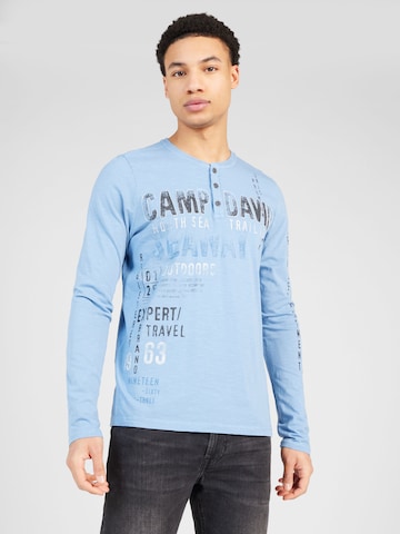 CAMP DAVID قميص بلون أزرق: الأمام