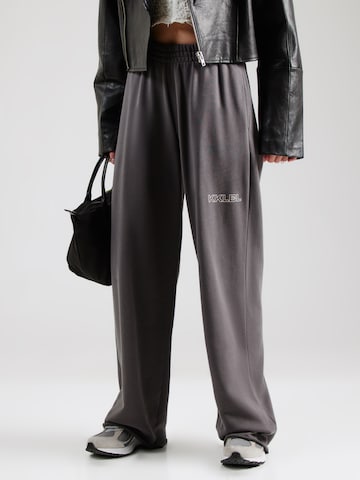 Loosefit Pantaloni di Karo Kauer in grigio: frontale
