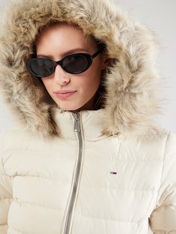 Tommy Jeans Χειμερινό μπουφάν σε μπεζ