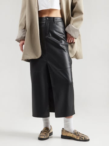 monari Пола в черно: отпред