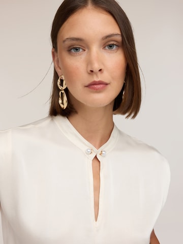 MOTIVI - Blusa en blanco