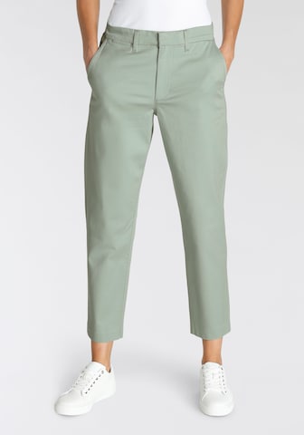 LEVI'S ® Chino Pants 'Essential' in Green: front