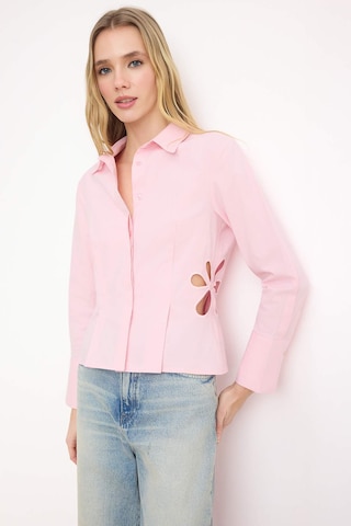 Trendyol Blouse in Pink: front
