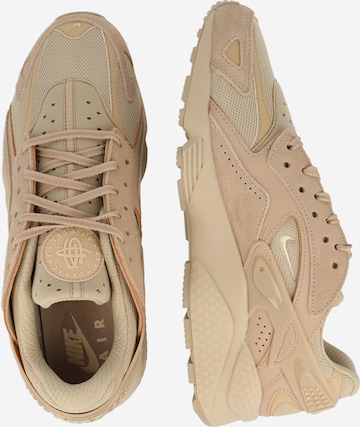 Nike Sportswear Matalavartiset tennarit 'AIR HUARACHE' värissä ruskea
