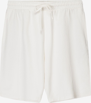 Bershka Loosefit Housut värissä valkoinen: etupuoli