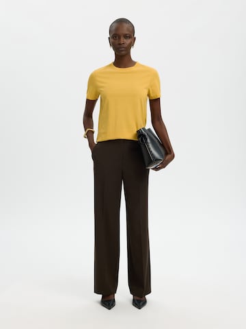 T-shirt 'SLFMYESSENTIAL' SELECTED en jaune