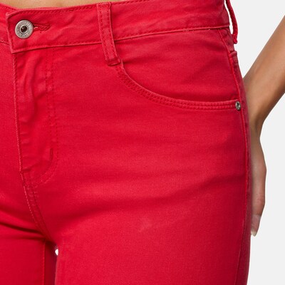 Elara Jean en rouge, Vue avec produit