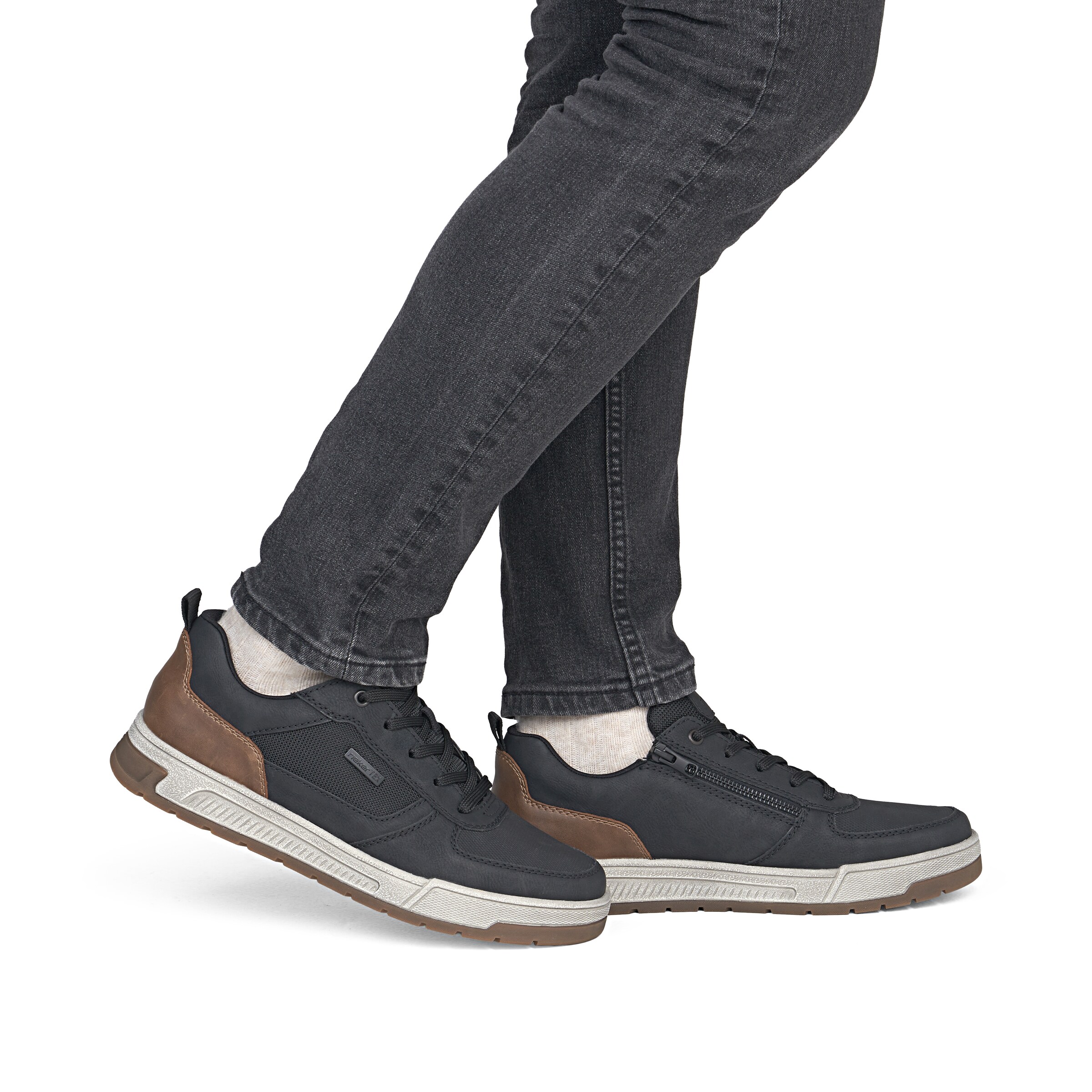 Rieker Sneaker in Schwarz: Vorderseite