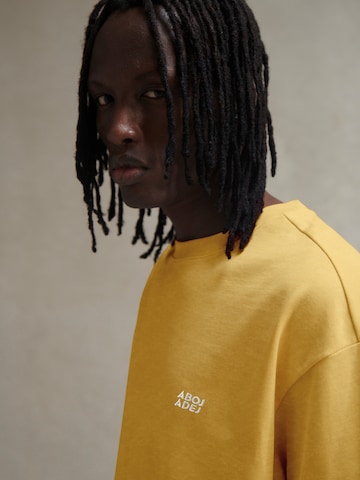 ABOJ ADEJ T-shirt 'Adi Ada' i gul