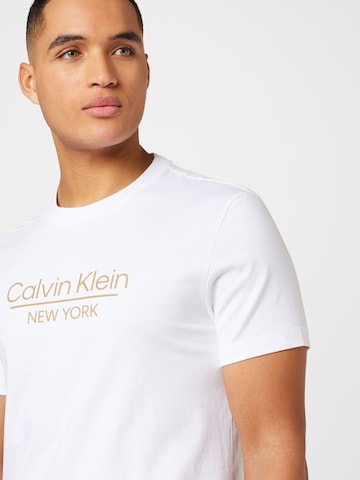 T-Shirt Calvin Klein en blanc