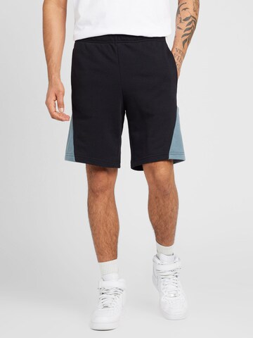 Regular Pantaloni de la Champion Authentic Athletic Apparel pe negru: față