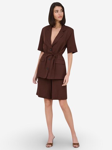 Blazer 'Jdynaomi Linen S/S Belt Blazer Tlr 15373938' di Jaqueline de Yong in marrone: frontale