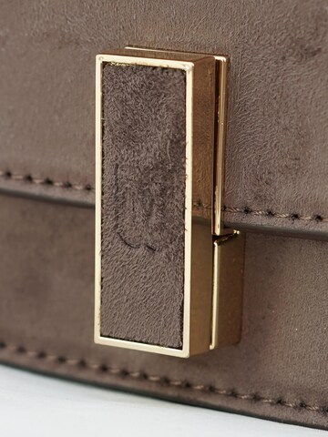 Borsa a spalla 'Borsa a Spalla Donna Bruno Magli Kate Eco-Pelle Nera con Fibbia' di Bruno Magli in marrone