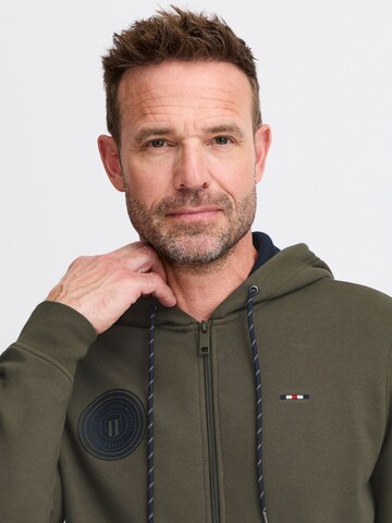 FQ1924 - Sudadera con cremallera 'WILLIAM' en verde