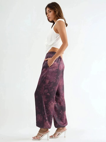 Qu Style Tapered Trousers in Red