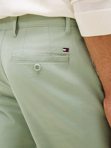 Regular Pantalon chino 'Denton' TOMMY HILFIGER en vert