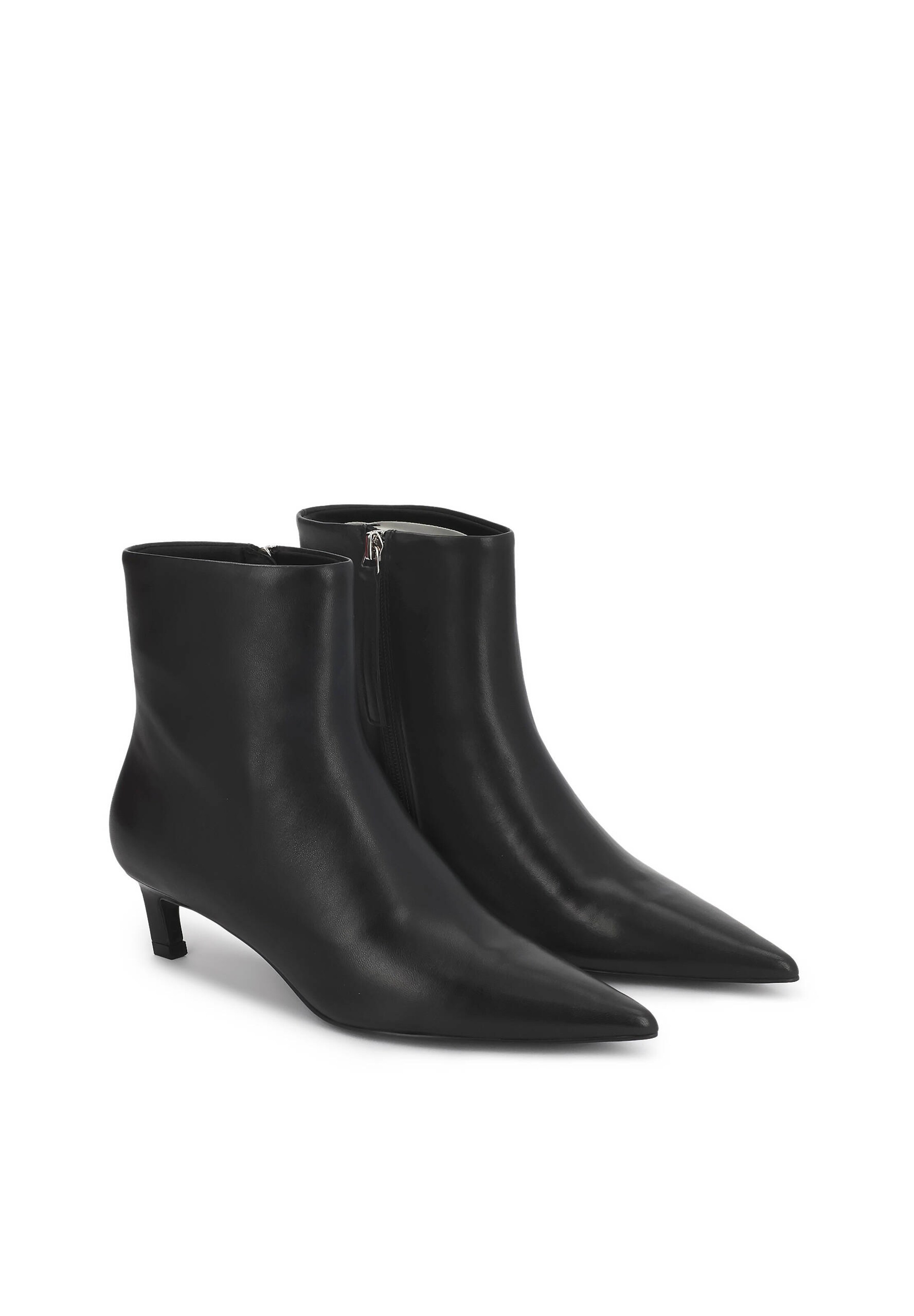 Boots di Kazar in nero: frontale