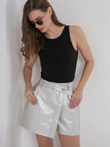 Bigdart Shorts in Silber