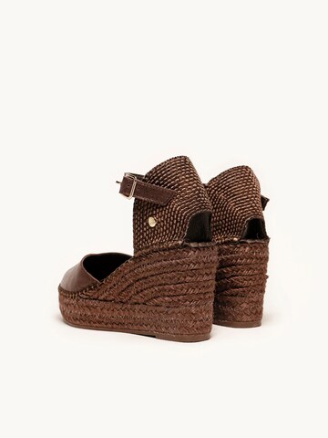 Alhamas Pumps 'Alpargata Cuña 8 cm Ante' in Bruin