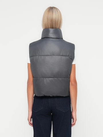 PIECES Vest 'PCJIMMA' in Grey